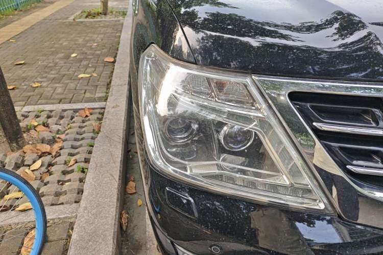 Used Nissan Patrol  Right Front Headlight