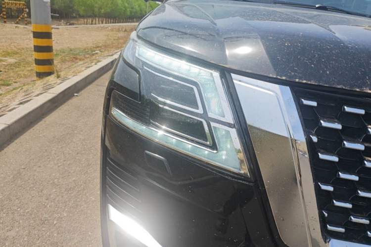 Used Nissan Patrol  Right Front Headlight