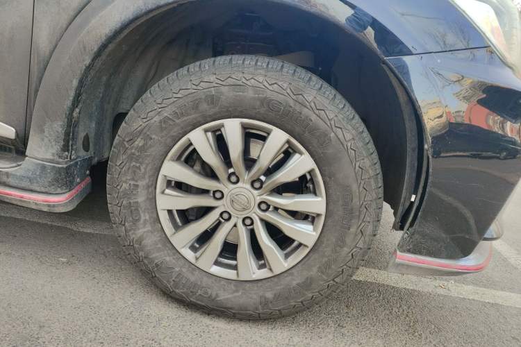 Used Nissan Patrol 2018 4.0L LinkedIn Edition Right Front Wheel Hub