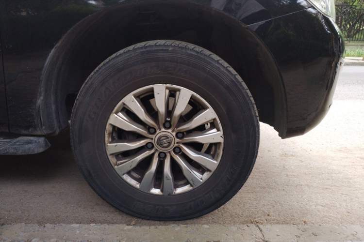 Used Nissan Patrol  Right Front Wheel Hub