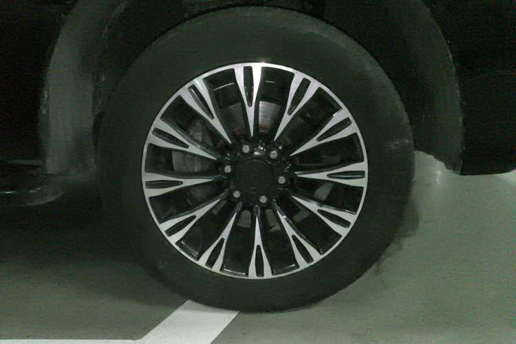 Used Nissan Patrol 2018 4.0L Platinum Edition Right Front Wheel Hub