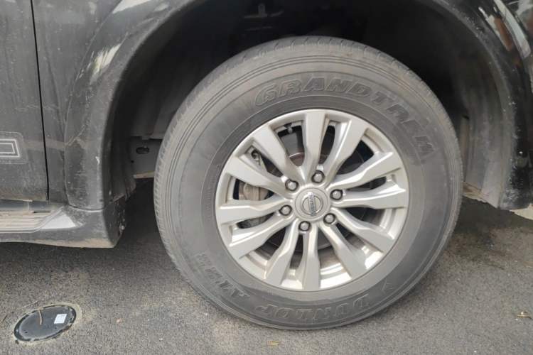 Used Nissan Patrol 2018 4.0L LinkedIn Edition Right Front Wheel Hub