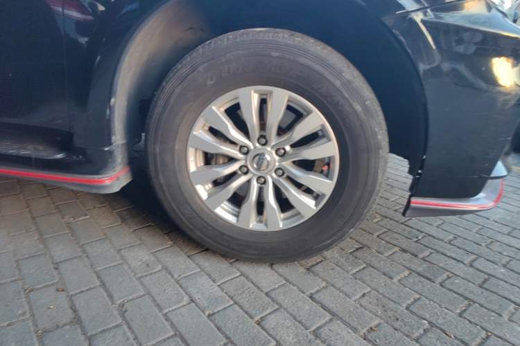 Used Nissan Patrol 2018 4.0L LinkedIn Edition Right Front Wheel Hub