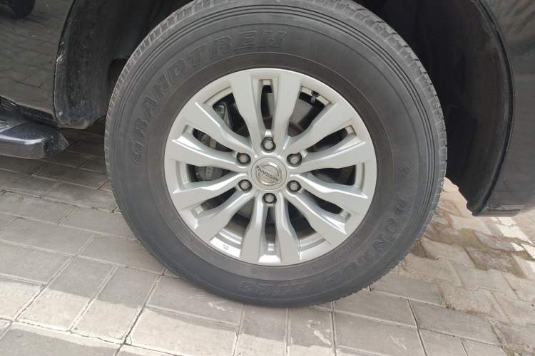 Used Nissan Patrol 2018 4.0L LinkedIn Edition Right Front Wheel Hub
