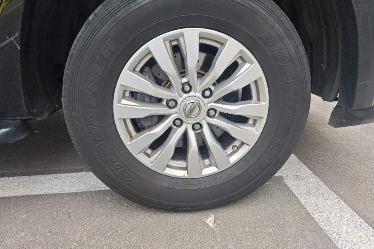 Used Nissan Patrol 2018 4.0L LinkedIn Edition Right Front Wheel Hub