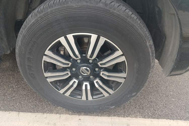 Used Nissan Patrol  Right Front Wheel Hub
