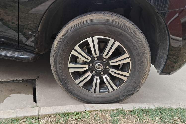 Used Nissan Patrol 2018 4.0L LinkedIn Edition Right Front Wheel Hub