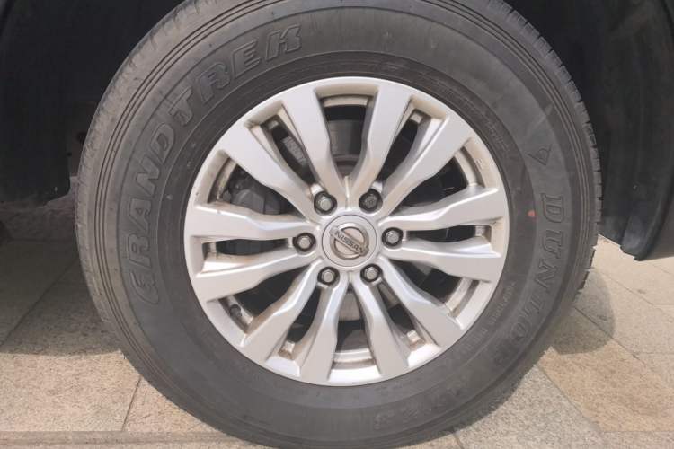 Used Nissan Patrol 2018 4.0L LinkedIn Edition Right Front Wheel Hub