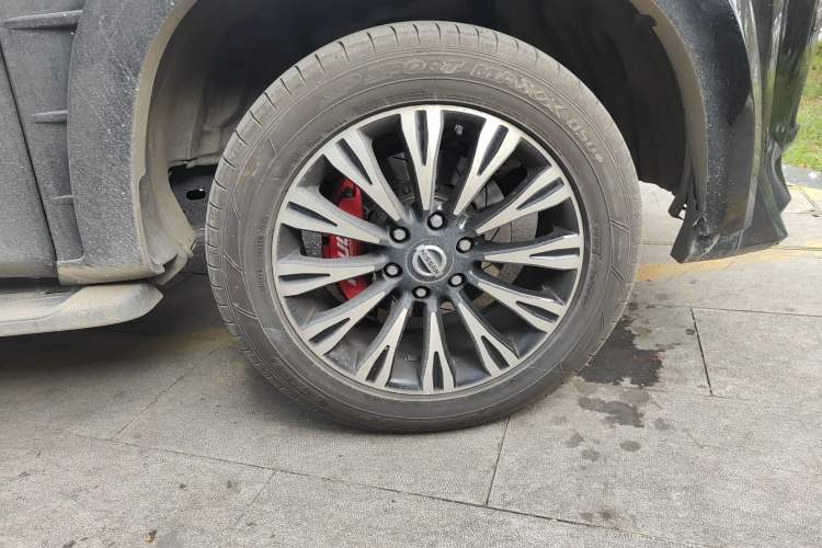 Used Nissan Patrol 2018 4.0L LinkedIn Edition Right Front Wheel Hub