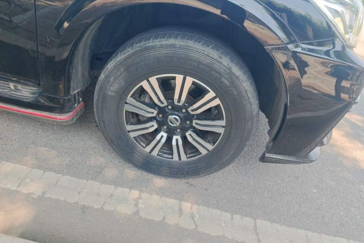 Used Nissan Patrol 2018 4.0L LinkedIn Edition Right Front Wheel Hub