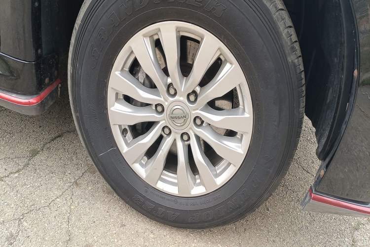 Used Nissan Patrol 2018 4.0L LinkedIn Edition Right Front Wheel Hub