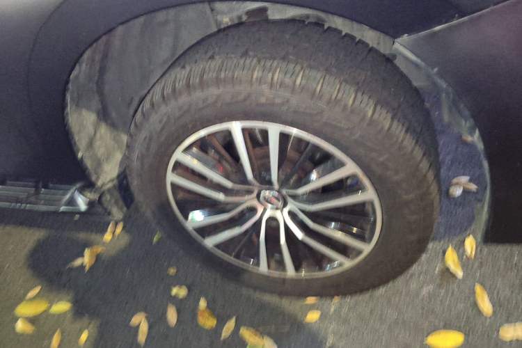 Used Nissan Patrol  Right Front Wheel Hub