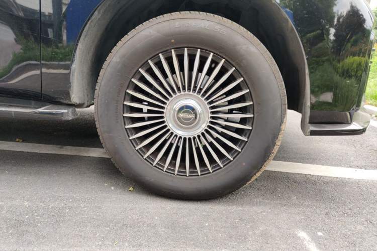 Used Nissan Patrol  Right Front Wheel Hub