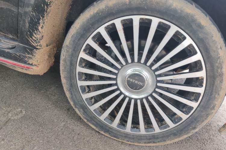 Used Nissan Patrol  Right Front Wheel Hub