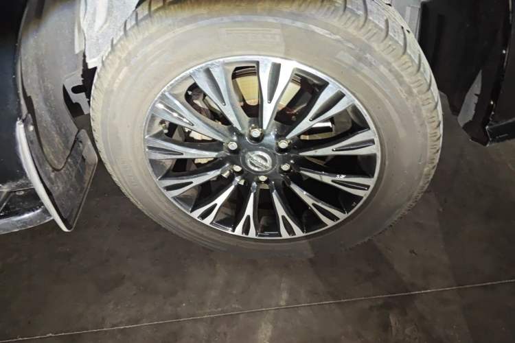 Used Nissan Patrol 2018 4.0L LinkedIn Edition Right Front Wheel Hub