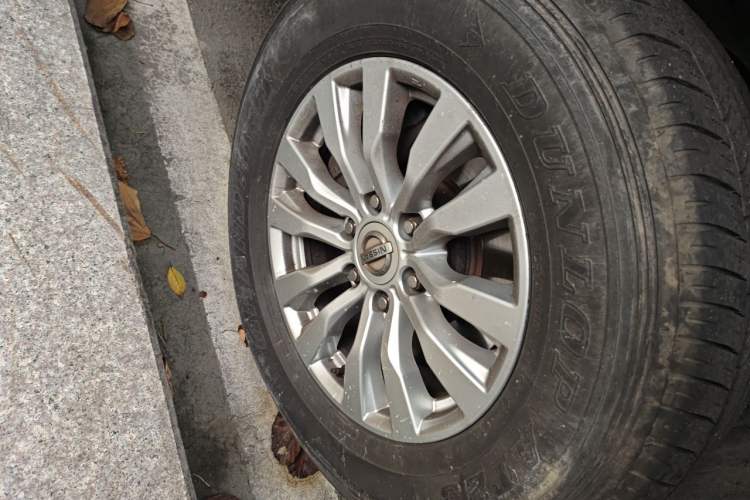 Used Nissan Patrol  Right Front Wheel Hub