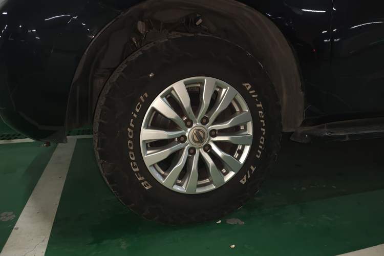 Used Nissan Patrol 2018 4.0L LinkedIn Edition Right Front Wheel Hub