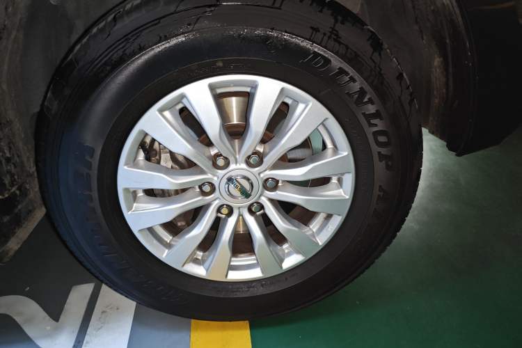 Used Nissan Patrol 2018 4.0L LinkedIn Edition Right Front Wheel Hub