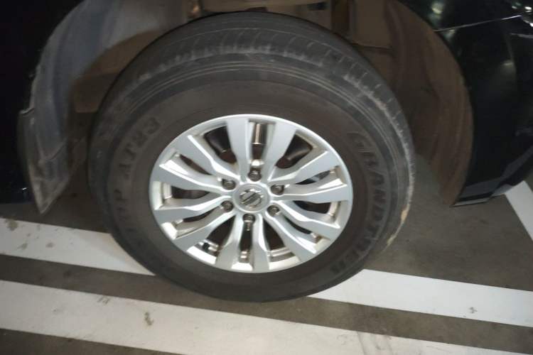 Used Nissan Patrol 2018 4.0L LinkedIn Edition Right Front Wheel Hub