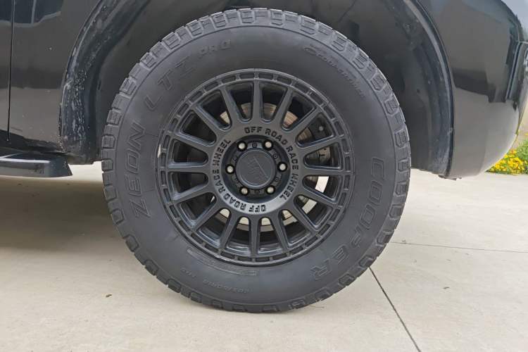 Used Nissan Patrol 2018 4.0L LinkedIn Edition Right Front Wheel Hub