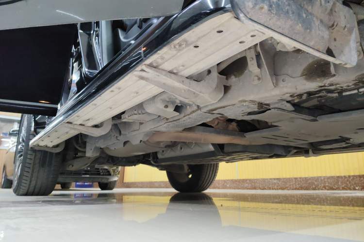 Used Nissan Patrol 2018 5.6L Standard Version Right Side Sill