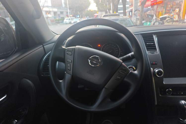 Used Nissan Patrol 2018 4.0L LinkedIn Edition Steering Wheel
