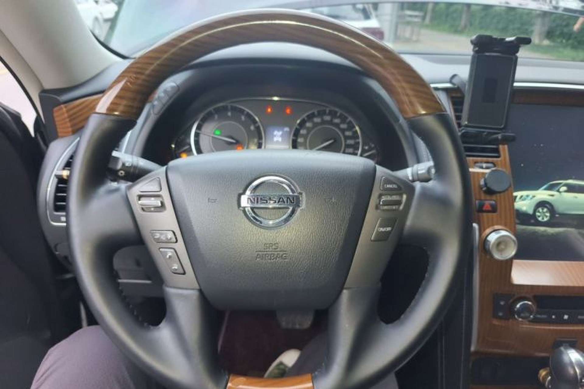 Used Nissan Patrol 2018 4.0L Automatic 7-Seater Middle East Version Steering Wheel