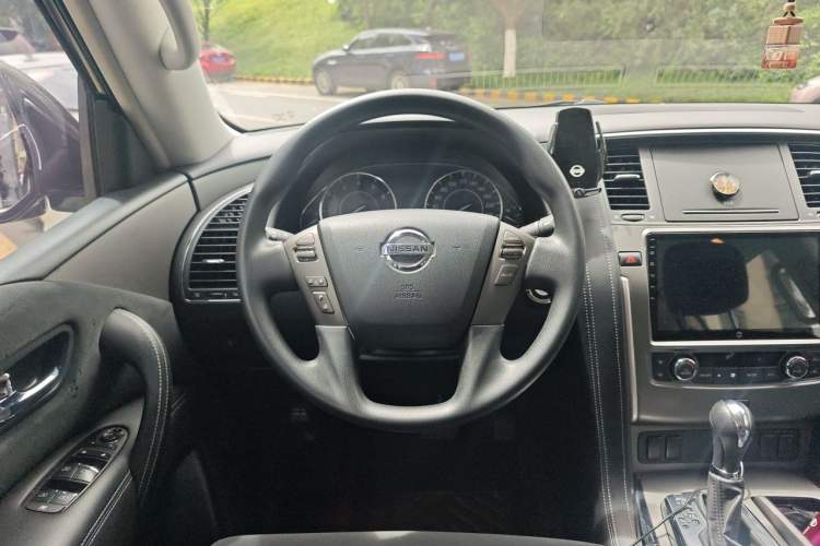 Used Nissan Patrol 2018 4.0L LinkedIn Edition Steering Wheel