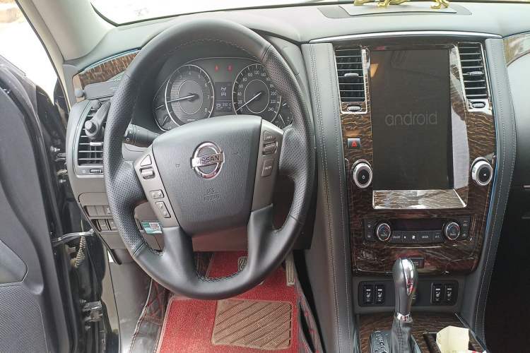 Used Nissan Patrol 2018 4.0L LinkedIn Edition Steering Wheel
