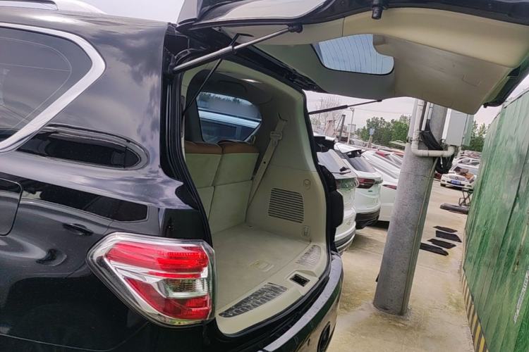 Used Nissan Patrol 2018 4.0L Automatic 7-Seater Middle East Version Trunk