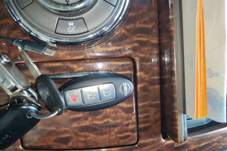 Used Nissan Patrol 2018 4.0L LinkedIn Edition Vehicle Key