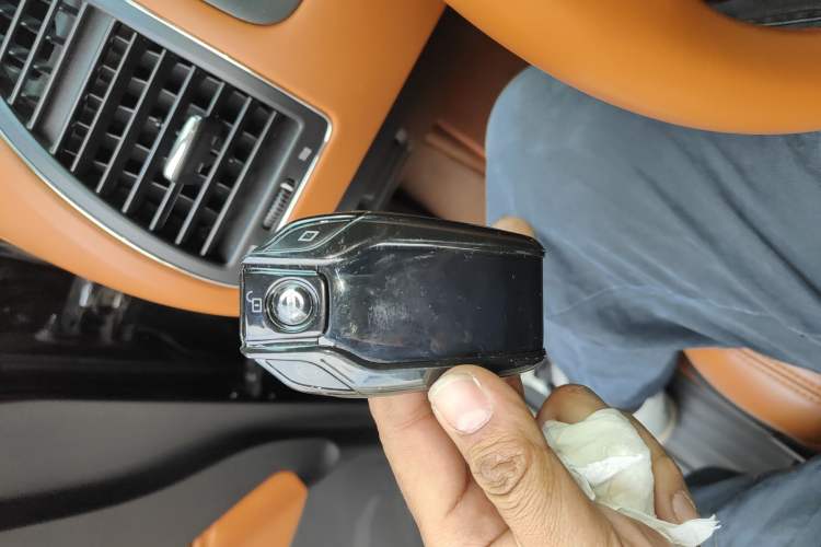 Used Nissan Patrol 2018 4.0L LinkedIn Edition Vehicle Key