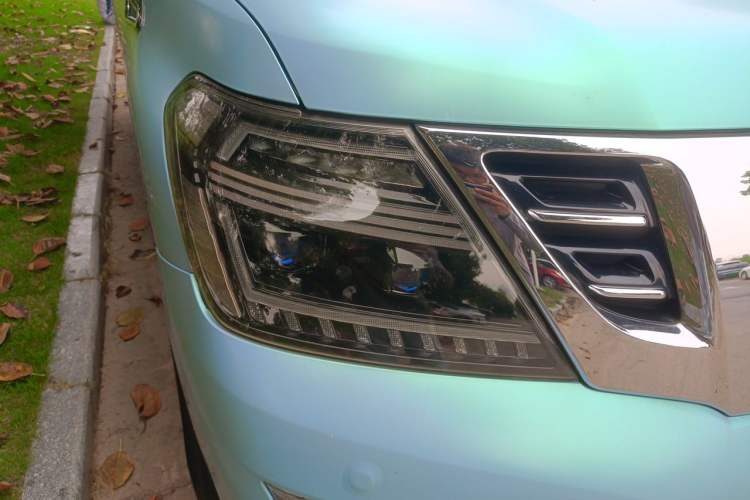 Used Nissan Patrol  Right Front Headlight