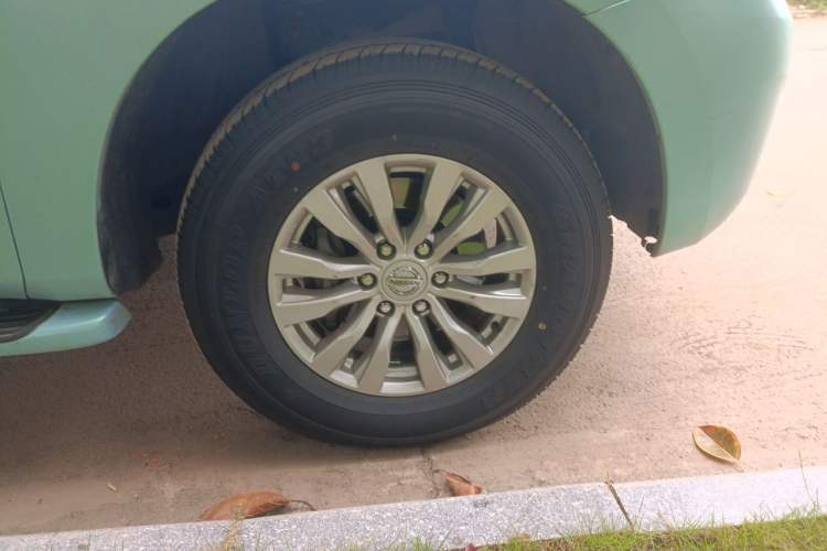 Used Nissan Patrol  Right Front Wheel Hub