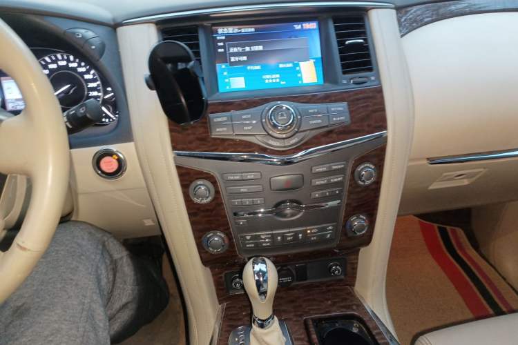 Used Nissan Patrol 2018 5.6L Standard Version Audio And AC Panel