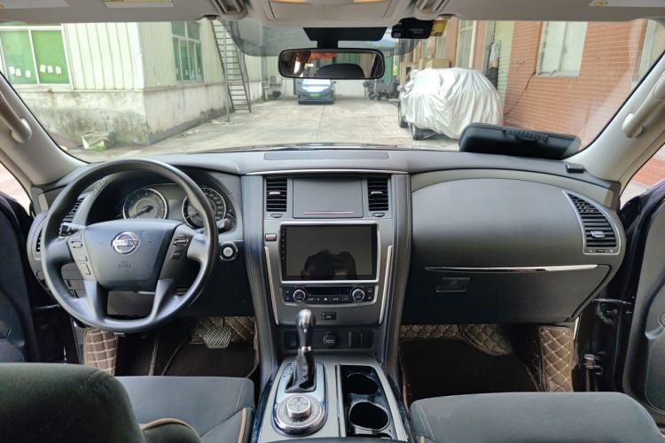 Used Nissan Patrol 2018 4.0L LinkedIn Edition Center Console