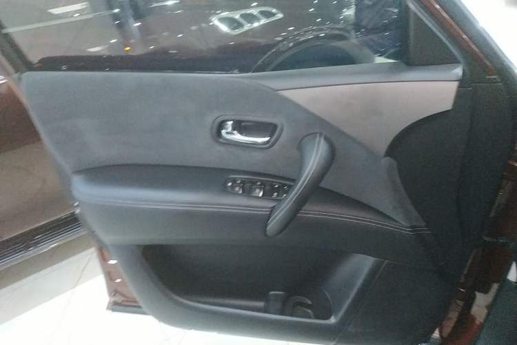 Used Nissan Patrol 2018 Y62 4.0 XE Middle East Left Front Door Interior