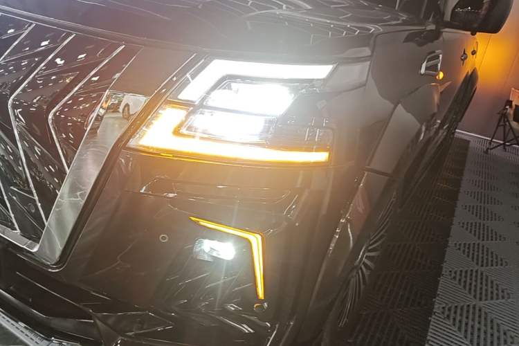 Used Nissan Patrol 2018 4.0L Automatic 7-Seater Middle East Version Left Front Headlight