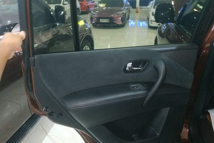 Used Nissan Patrol 2018 Y62 4.0 XE Middle East Left Rear Door Interior