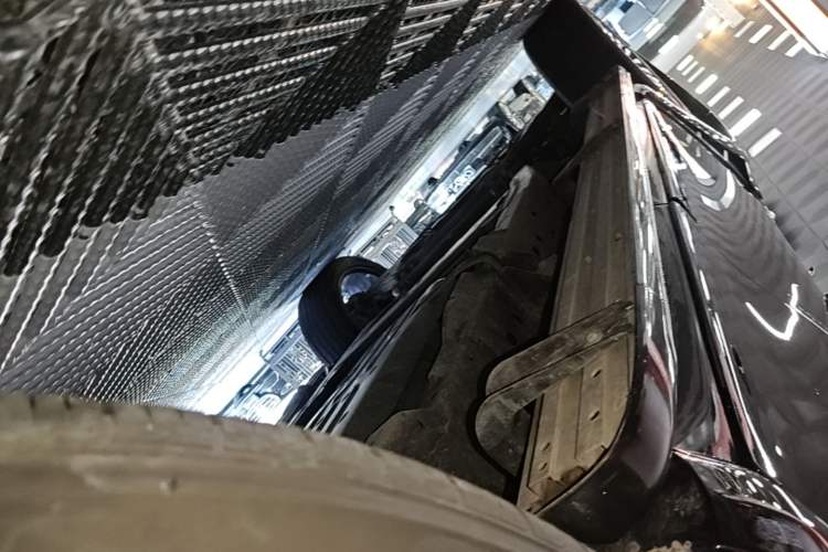 Used Nissan Patrol 2018 4.0L Automatic 7-Seater Middle East Version Left Side Sill