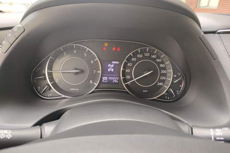 Used Nissan Patrol 2018 4.0L LinkedIn Edition Odometer Close Up