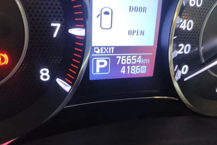 Used Nissan Patrol 2018 4.0L Flagship Model Odometer Close Up