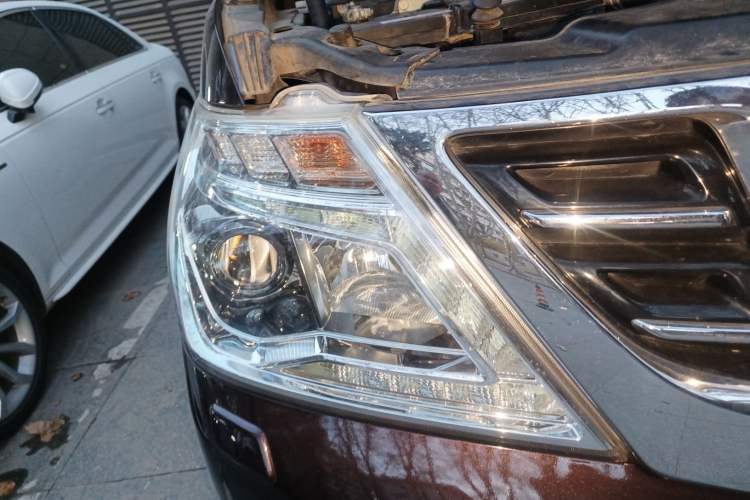 Used Nissan Patrol 2018 5.6L Standard Version Right Front Headlight