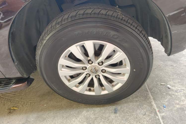 Used Nissan Patrol 2018 4.0L LinkedIn Edition Right Front Wheel Hub