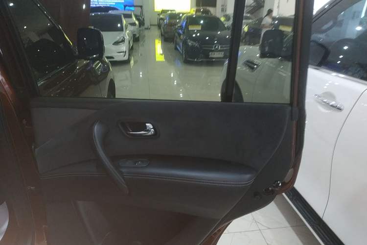 Used Nissan Patrol 2018 Y62 4.0 XE Middle East Right Rear Door Interior