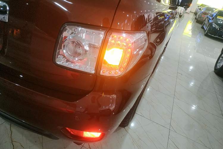 Used Nissan Patrol 2018 Y62 4.0 XE Middle East Right Rear Taillight