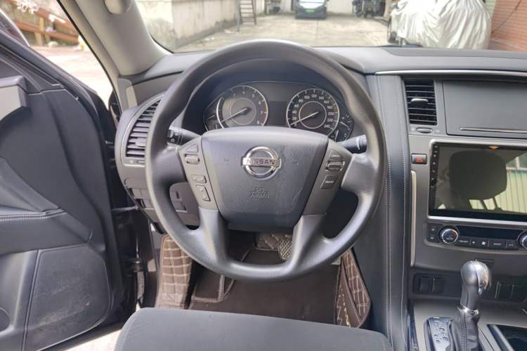 Used Nissan Patrol 2018 4.0L LinkedIn Edition Steering Wheel