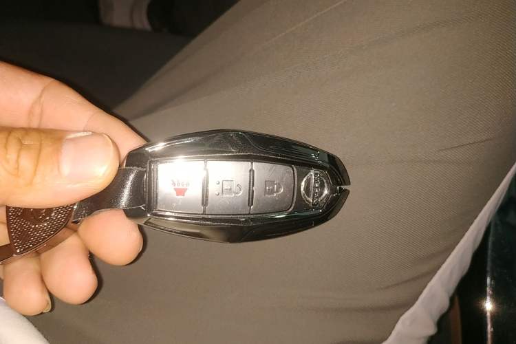 Used Nissan Patrol 2018 Y62 4.0 XE Middle East Vehicle Key