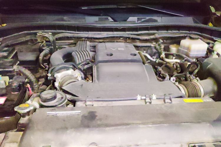 Used Nissan Patrol 2018 4.0L Automatic 7-Seater Middle East Version Engine Bay