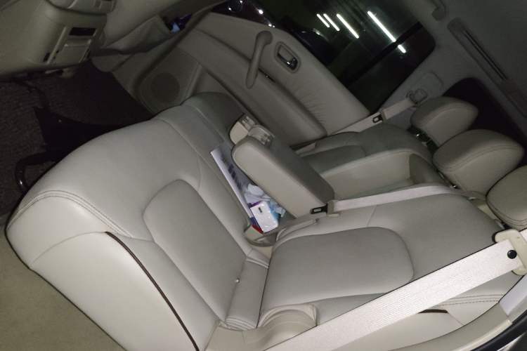 Used Nissan Patrol 2018 4.0L Automatic 7-Seater Middle East Version Left Rear Seat